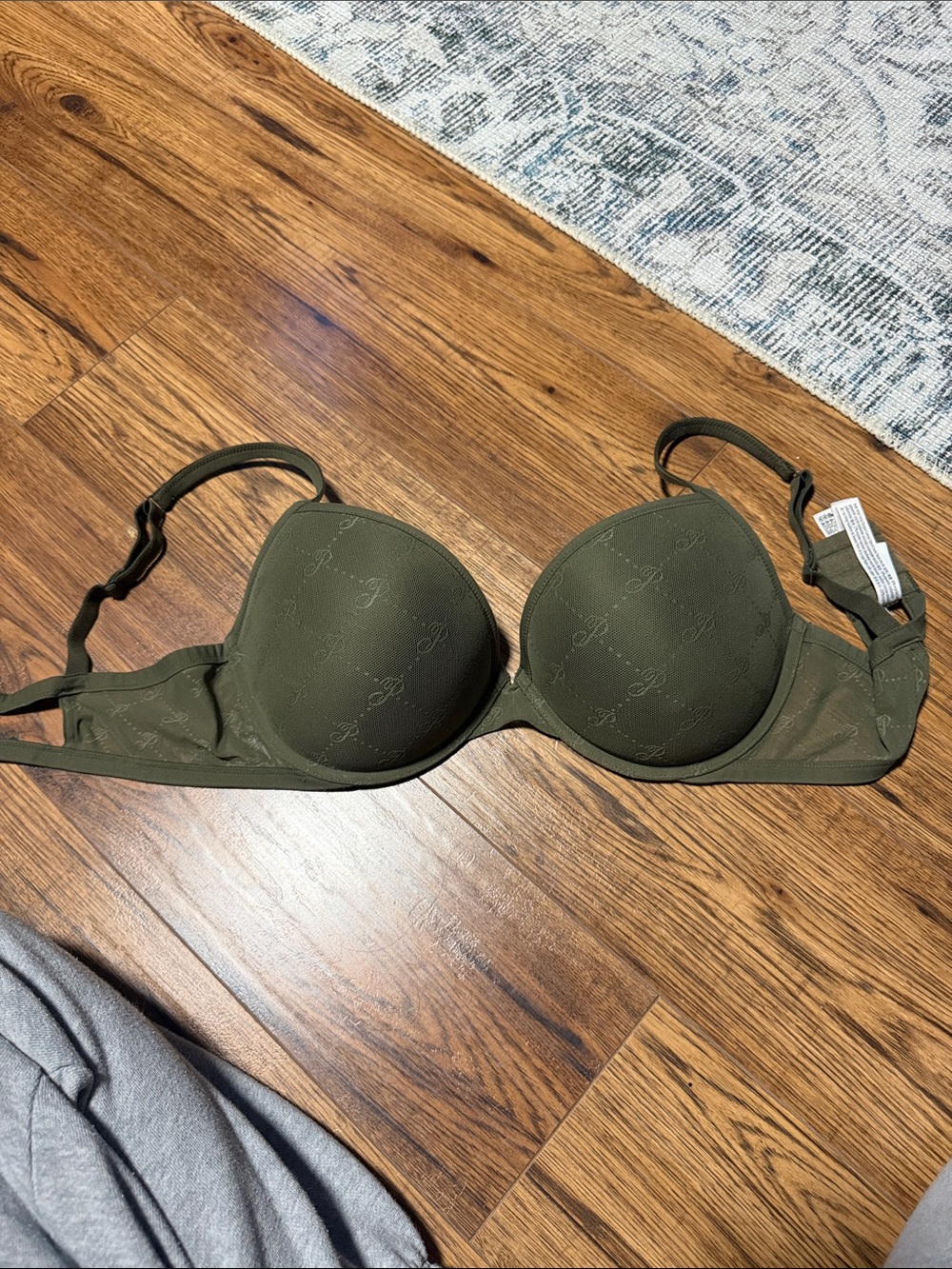 Victoria’s Secret PINKS wear everywhere super push-up